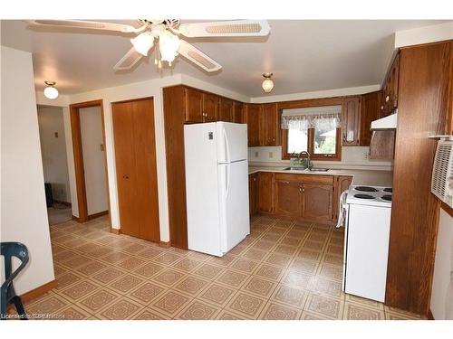 339 Norfolk Street S, Simcoe, ON - Indoor Photo Showing Kitchen With Double Sink