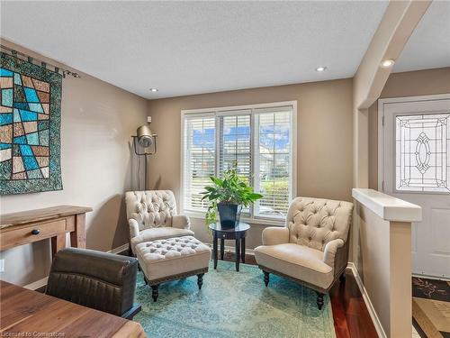 118 Fano Drive, Hamilton, ON - Indoor Photo Showing Living Room