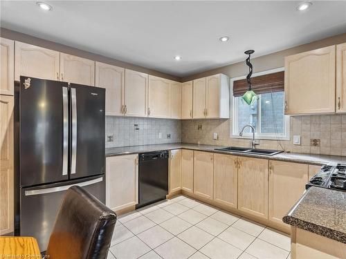 118 Fano Drive, Hamilton, ON - Indoor Photo Showing Kitchen With Double Sink