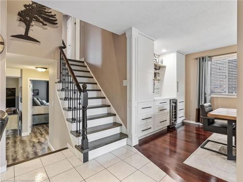 118 Fano Drive, Hamilton, ON - Indoor Photo Showing Other Room