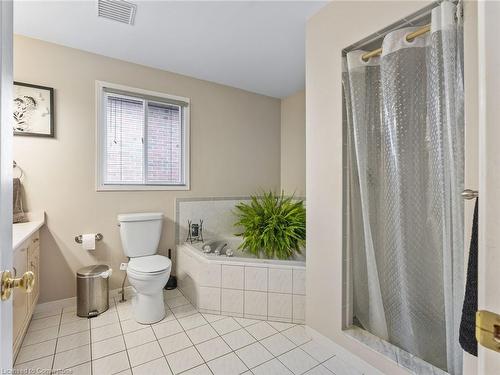 118 Fano Drive, Hamilton, ON - Indoor Photo Showing Bathroom