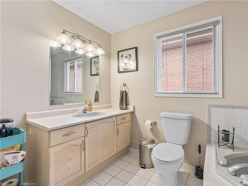 118 Fano Drive, Hamilton, ON - Indoor Photo Showing Bathroom