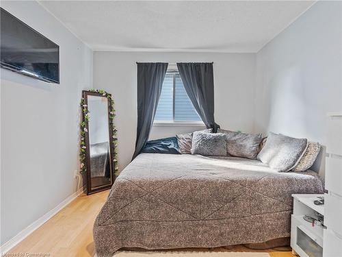 118 Fano Drive, Hamilton, ON - Indoor Photo Showing Bedroom