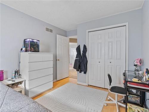 118 Fano Drive, Hamilton, ON - Indoor Photo Showing Bedroom