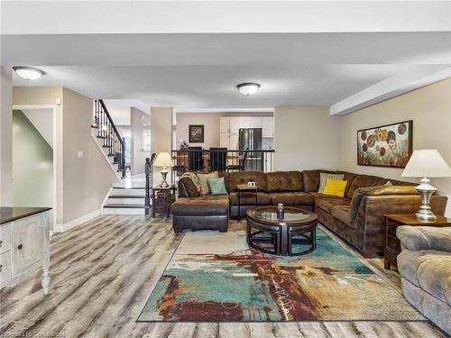 118 Fano Drive, Hamilton, ON - Indoor Photo Showing Living Room