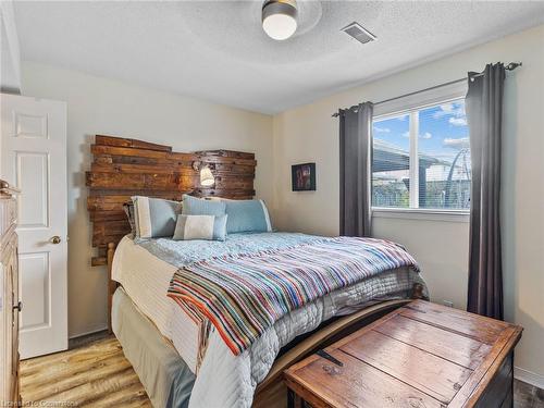 118 Fano Drive, Hamilton, ON - Indoor Photo Showing Bedroom