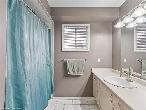 118 Fano Drive, Hamilton, ON - Indoor Photo Showing Bathroom