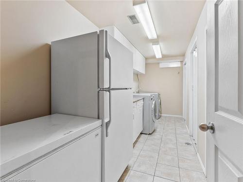 118 Fano Drive, Hamilton, ON - Indoor Photo Showing Laundry Room