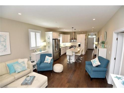 24-80 New Lakeshore Road, Port Dover, ON - Indoor Photo Showing Living Room