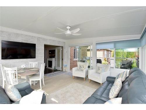 24-80 New Lakeshore Road, Port Dover, ON - Indoor Photo Showing Living Room