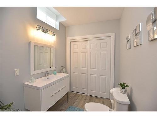 24-80 New Lakeshore Road, Port Dover, ON - Indoor Photo Showing Bathroom