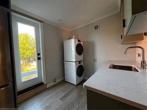 Upper-345 Macnab Street N, Hamilton, ON - Indoor Photo Showing Kitchen