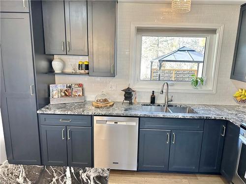 1 Maple Lane, Tillsonburg, ON - Indoor Photo Showing Kitchen With Double Sink