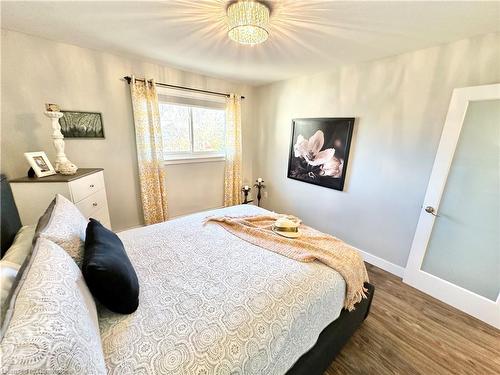 1 Maple Lane, Tillsonburg, ON - Indoor Photo Showing Bedroom