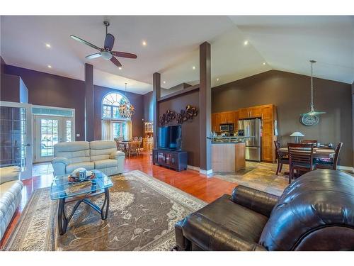 32 Blossom Avenue, Simcoe, ON - Indoor Photo Showing Living Room