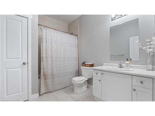 10 Meadowhawk Lane, Simcoe, ON - Indoor Photo Showing Bathroom