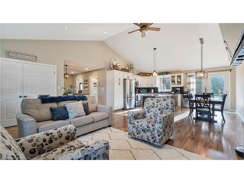 544 7Th Concession Road, Simcoe, ON - Indoor Photo Showing Living Room