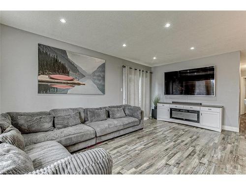 5 Avon Court Court, Port Dover, ON - Indoor Photo Showing Living Room