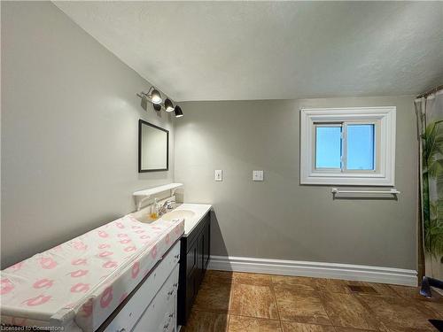 174 Wellington Street, Waterford, ON - Indoor Photo Showing Bathroom