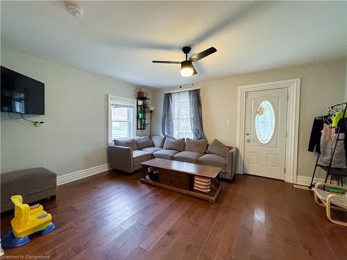 174 Wellington Street, Waterford, ON - Indoor Photo Showing Living Room