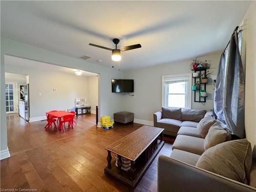 174 Wellington Street, Waterford, ON - Indoor Photo Showing Living Room