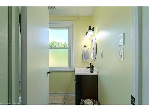 631 Hillcrest Road, Simcoe, ON - Indoor Photo Showing Bathroom