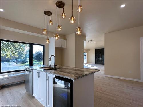 68 Hamilton Plank Rd, Port Dover, ON - Indoor Photo Showing Kitchen With Upgraded Kitchen