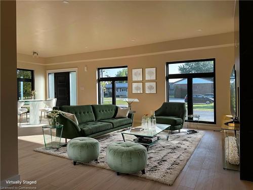 68 Hamilton Plank Rd, Port Dover, ON - Indoor Photo Showing Living Room