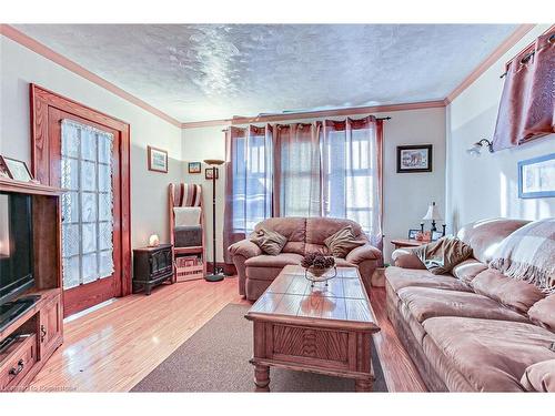 95 Talbot Road, Delhi, ON - Indoor Photo Showing Living Room