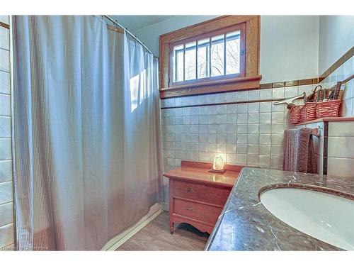 95 Talbot Road, Delhi, ON - Indoor Photo Showing Bathroom