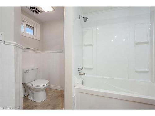 49 Nelson Street, Simcoe, ON - Indoor Photo Showing Bathroom