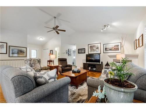 11 Sea Breeze Drive, Port Dover, ON - Indoor Photo Showing Living Room