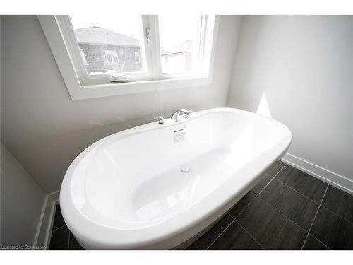 6 Tulip Crescent, Simcoe, ON - Indoor Photo Showing Bathroom