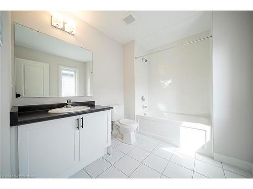 6 Tulip Crescent, Simcoe, ON - Indoor Photo Showing Bathroom