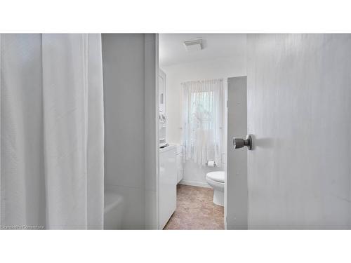 60 Woodhouse Street, Simcoe, ON - Indoor Photo Showing Bathroom