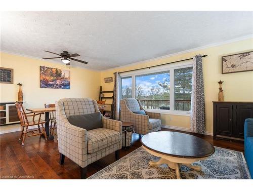 65 Front Street S, York, ON - Indoor Photo Showing Living Room