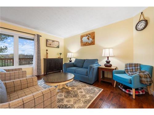 65 Front Street S, York, ON - Indoor Photo Showing Living Room