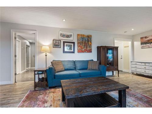 65 Front Street S, York, ON - Indoor Photo Showing Living Room