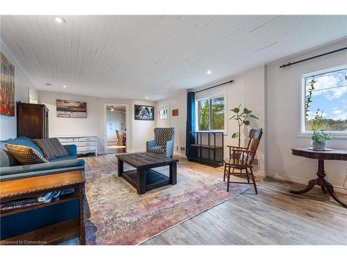 65 Front Street S, York, ON - Indoor Photo Showing Living Room