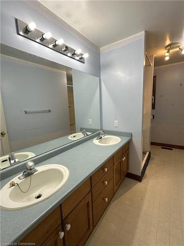 923 Mcdowell Road E, Simcoe, ON - Indoor Photo Showing Bathroom