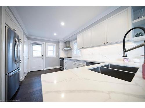 150 Upper Paradise Road, Hamilton, ON - Indoor Photo Showing Kitchen With Double Sink With Upgraded Kitchen