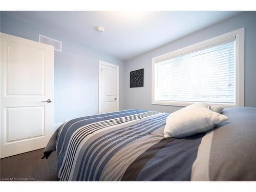 150 Upper Paradise Road, Hamilton, ON - Indoor Photo Showing Bedroom