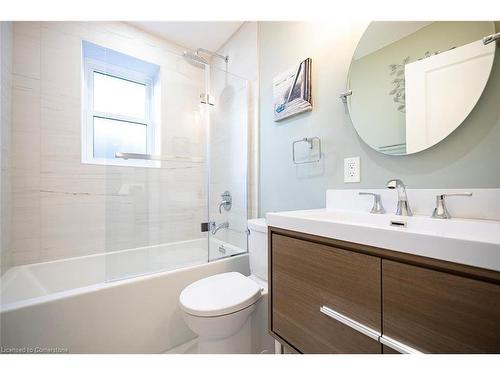 150 Upper Paradise Road, Hamilton, ON - Indoor Photo Showing Bathroom