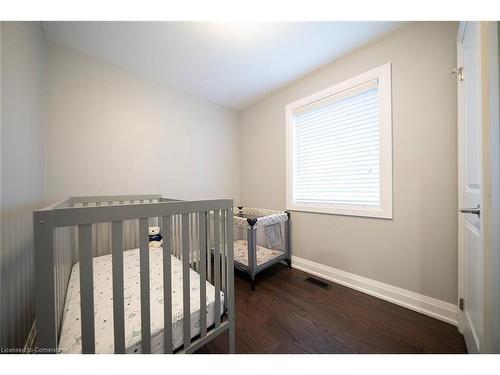 150 Upper Paradise Road, Hamilton, ON - Indoor Photo Showing Bedroom