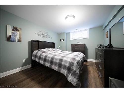 150 Upper Paradise Road, Hamilton, ON - Indoor Photo Showing Bedroom