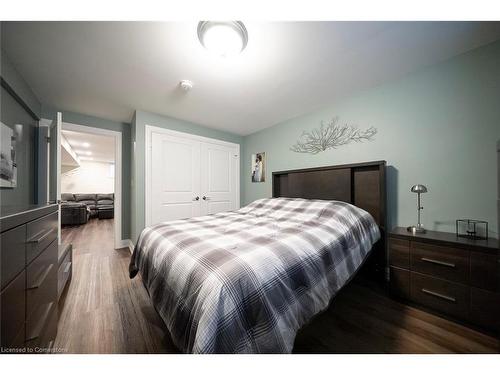 150 Upper Paradise Road, Hamilton, ON - Indoor Photo Showing Bedroom