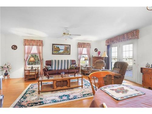 34 Bobolink Drive, Tillsonburg, ON - Indoor Photo Showing Living Room