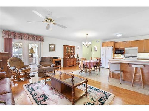 34 Bobolink Drive, Tillsonburg, ON - Indoor Photo Showing Living Room