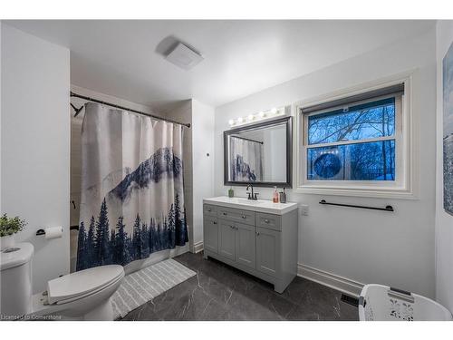 594 New Lakeshore Road, Port Dover, ON - Indoor Photo Showing Bathroom