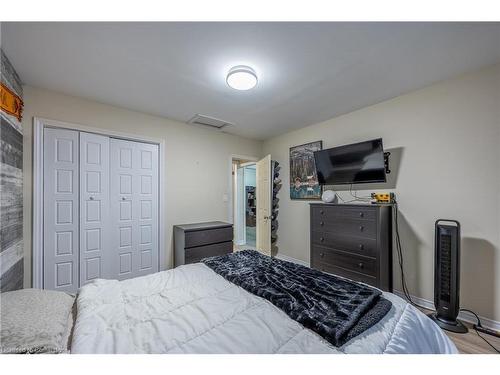 594 New Lakeshore Road, Port Dover, ON - Indoor Photo Showing Bedroom